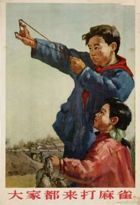 Lau izurriteen propaganda-posterretako bati dagokion tiragomadun haurra.